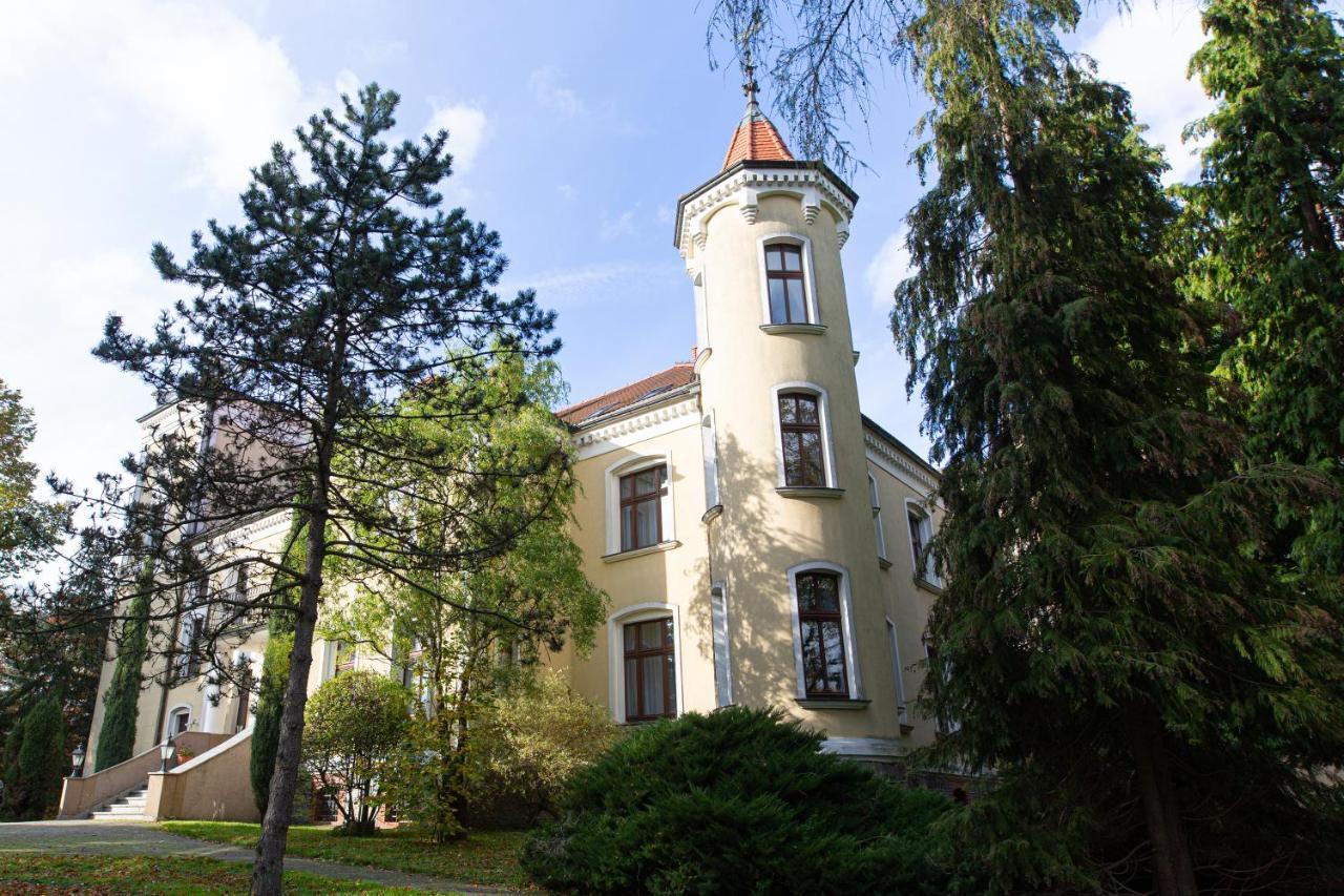 Palac Cieszyno Hotel Złocieniec Buitenkant foto